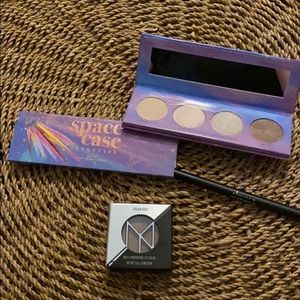 Makeup bundle! Eyeshadow and liner! Il Makiage